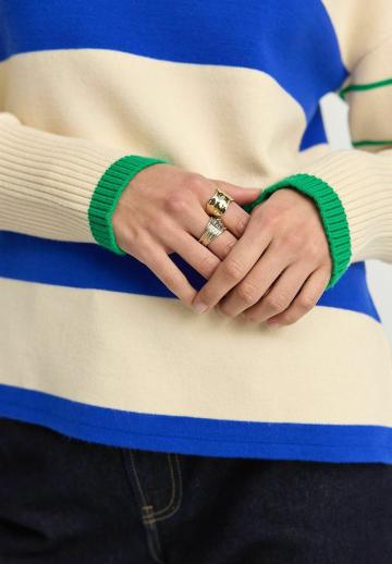 Пуловер в полоску