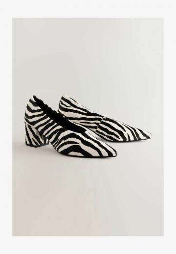 Туфли с высоким носом