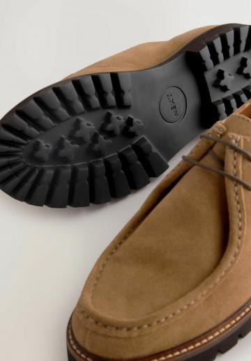 Ботинки на шнуровке