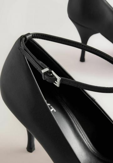 Туфли с ремешком