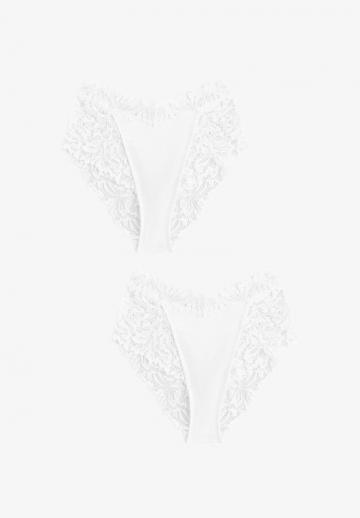 Трусы на бедрах