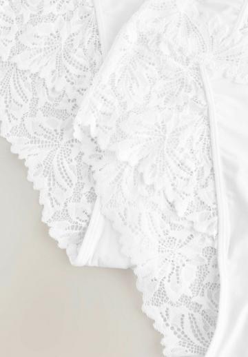 Трусы на бедрах