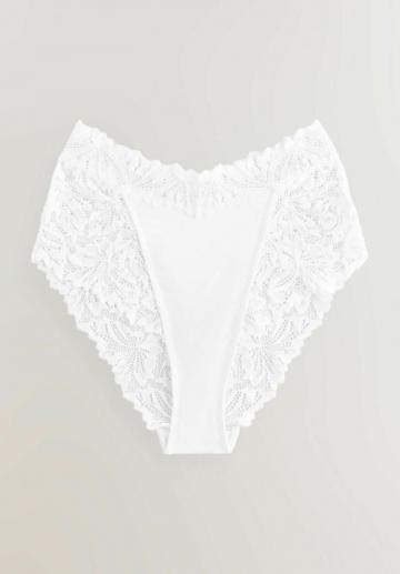 Трусы на бедрах