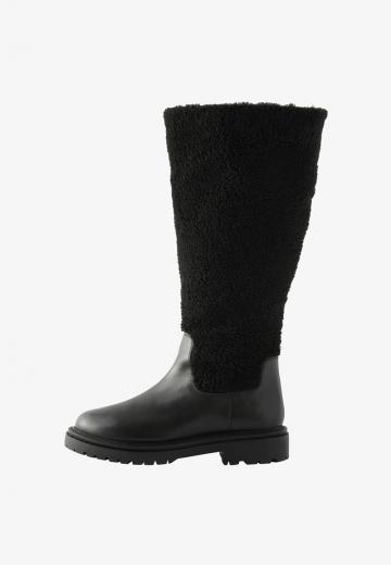 Зимние ботинки