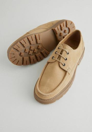 Ботинки на шнуровке