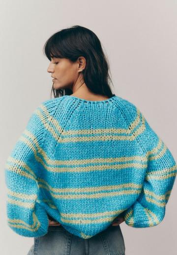 Пуловер в полоску
