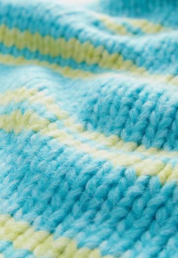 Пуловер в полоску