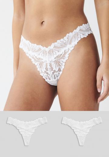 Трусы на бедрах