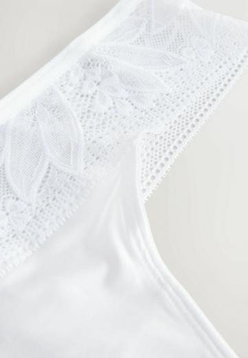 Трусы на бедрах