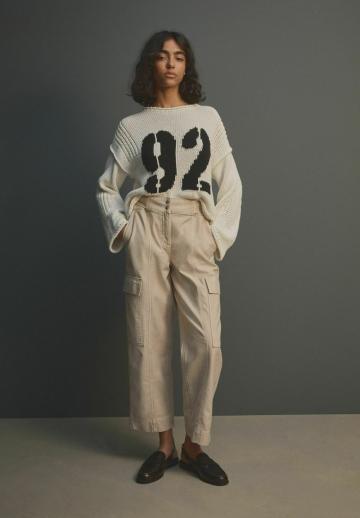 Брюки с накладными карманами