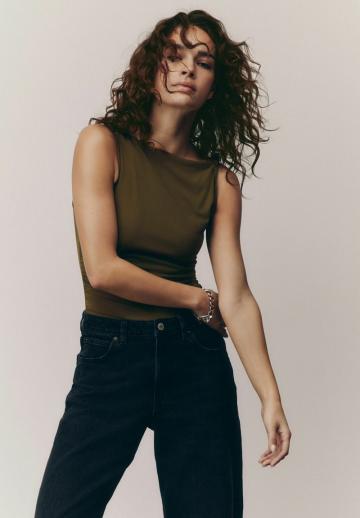 Топ на бретельках