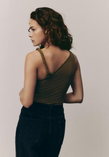 Топ на бретельках