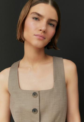 Длинный жилет