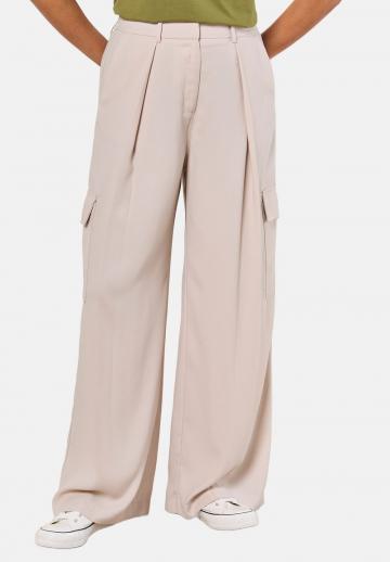 Брюки с накладными карманами