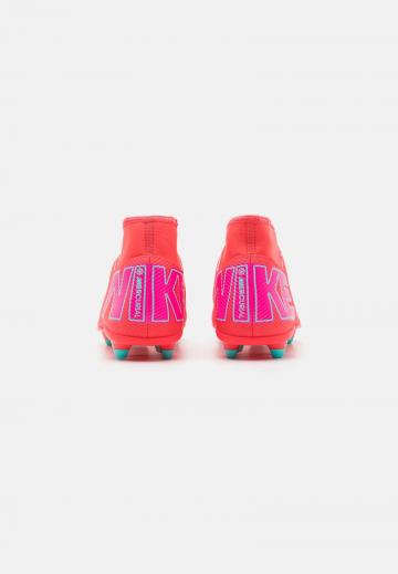 Футбольные бутсы