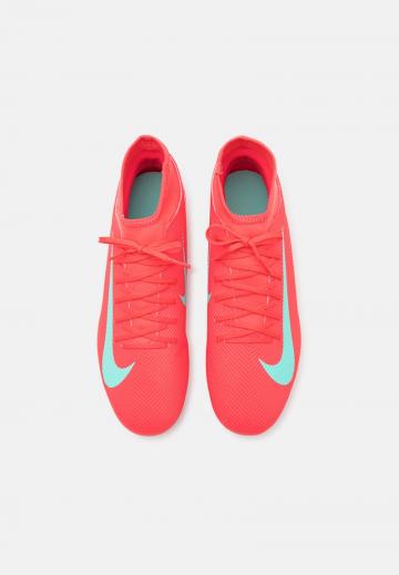 Футбольные бутсы