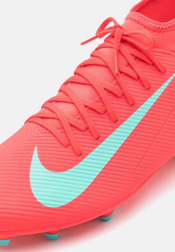 Футбольные бутсы