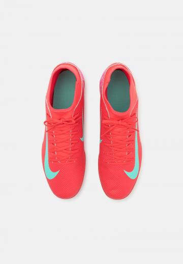 Футбольные бутсы