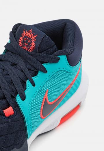 Баскетбольные кроссовки