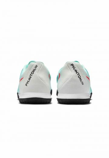 Футбольные бутсы