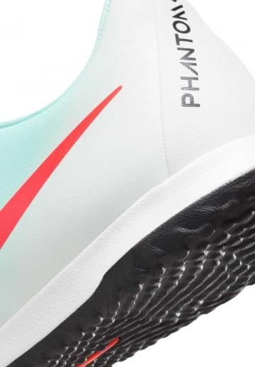 Футбольные бутсы