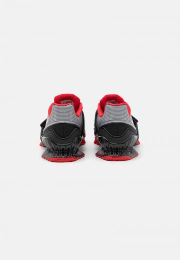 Тренировочные кроссовки