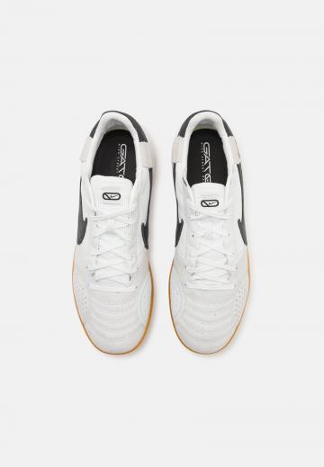 Футбольные бутсы