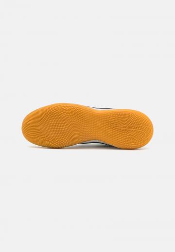 Футбольные бутсы