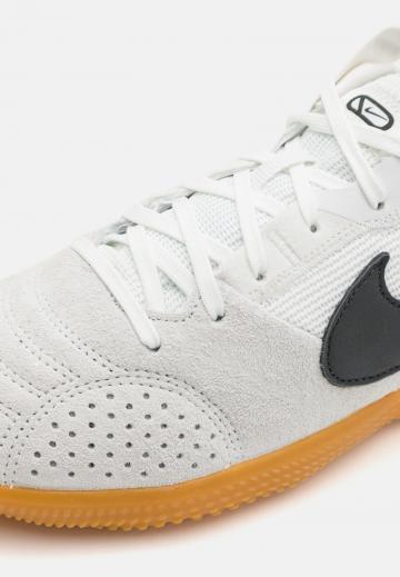 Футбольные бутсы