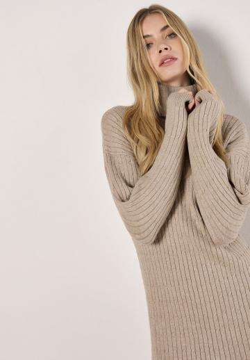 Вязаное платье