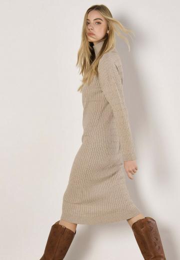 Вязаное платье