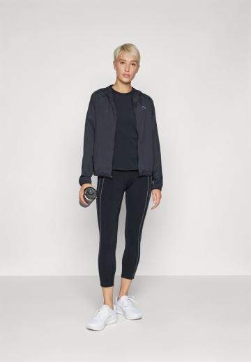 Спортивная куртка