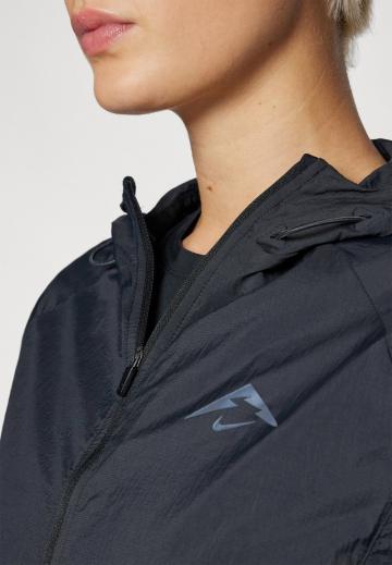 Спортивная куртка