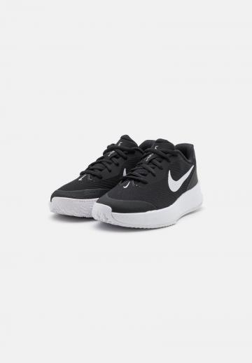 Теннисные кроссовки