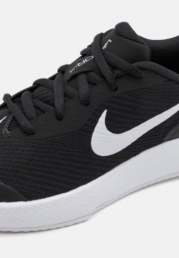 Теннисные кроссовки