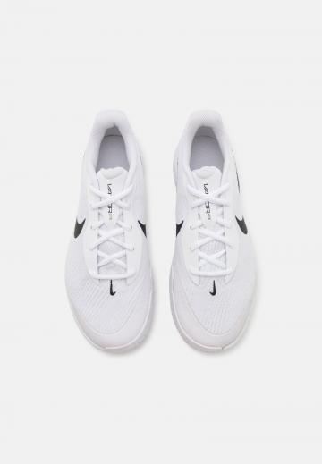 Теннисные кроссовки