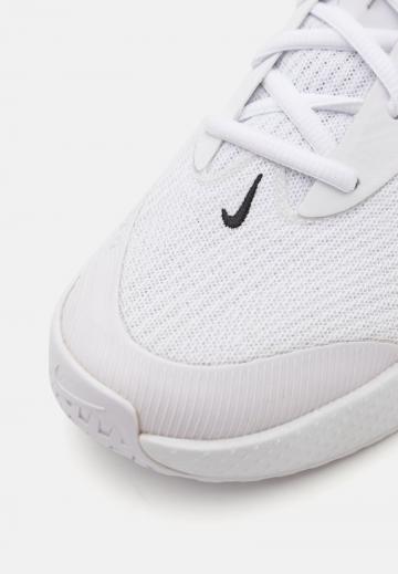 Теннисные кроссовки