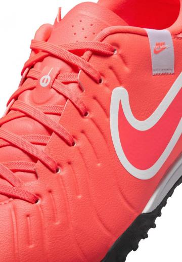 Футбольные бутсы