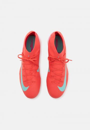 Футбольные бутсы