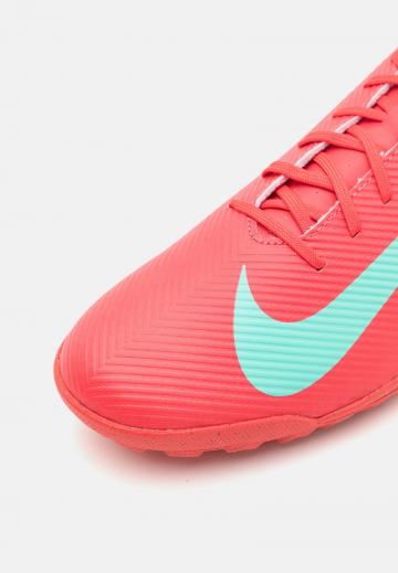 Футбольные бутсы