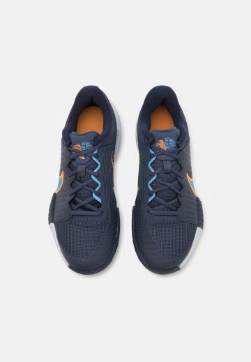 Теннисные кроссовки