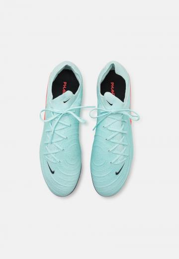 Футбольные бутсы