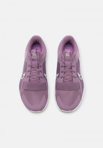 Тренировочные кроссовки