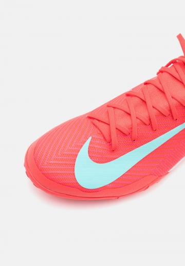 Футбольные бутсы