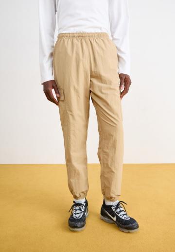 Брюки с накладными карманами