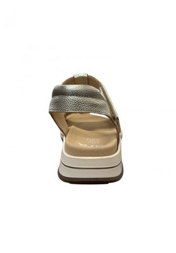 Босоножки на танкетке