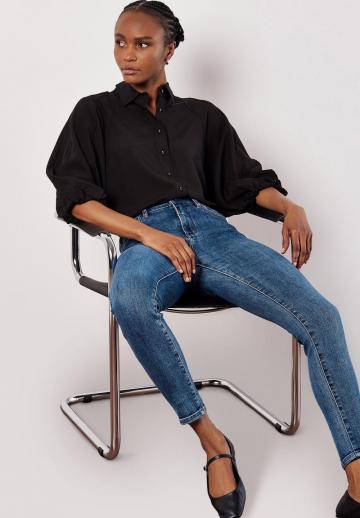 Короткие джинсы