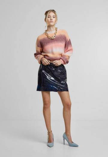 Пуловер в полоску