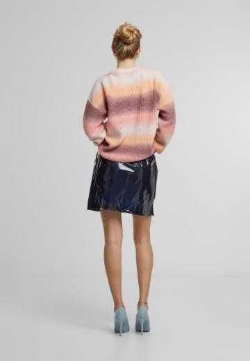 Пуловер в полоску