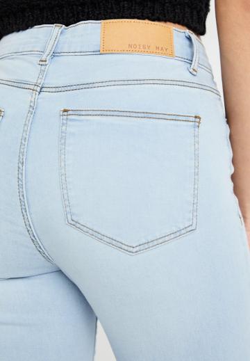 Клешеные джинсы